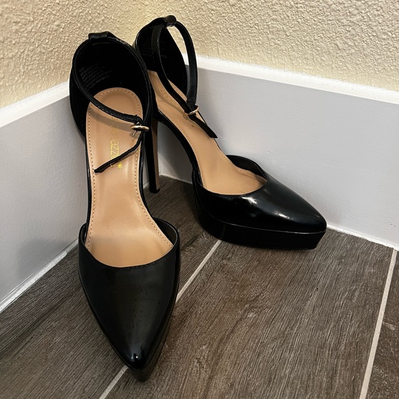 Shoe Dazzle Platform Pumps - Picture 1 of 4